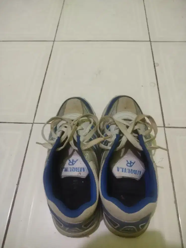 Sepatu badminton airquria