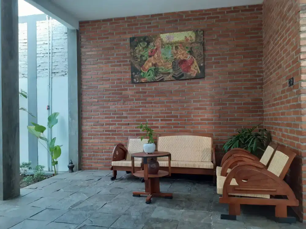 Dijual rumah dijalan palagan km 10,  lokasi strategis di lingkungan yang nyaman,asri dan sejuk di kota Yogyakarta.