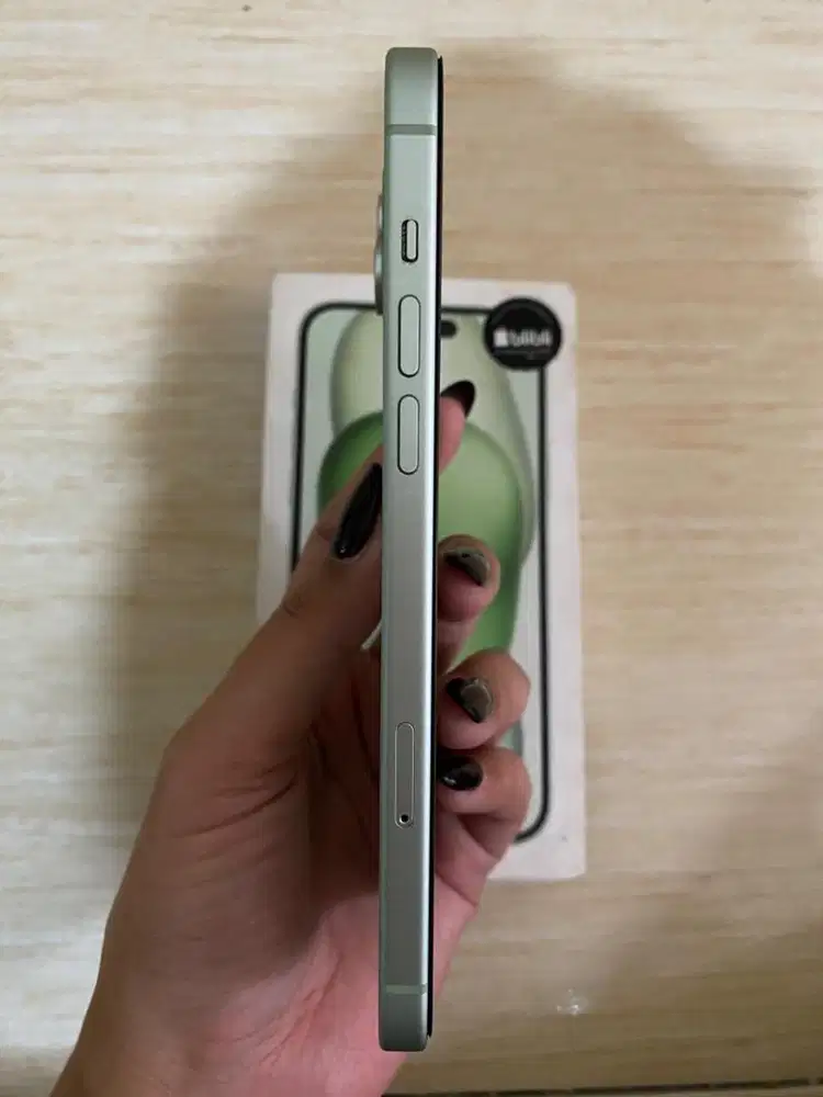 (DIJUAL CEPAT) Iphone 15 Plus 128GB Ex Blibli Warna Green