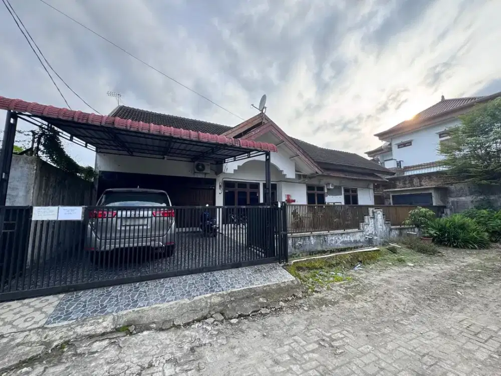 Villa di Komplek Taman Setia Budi 1