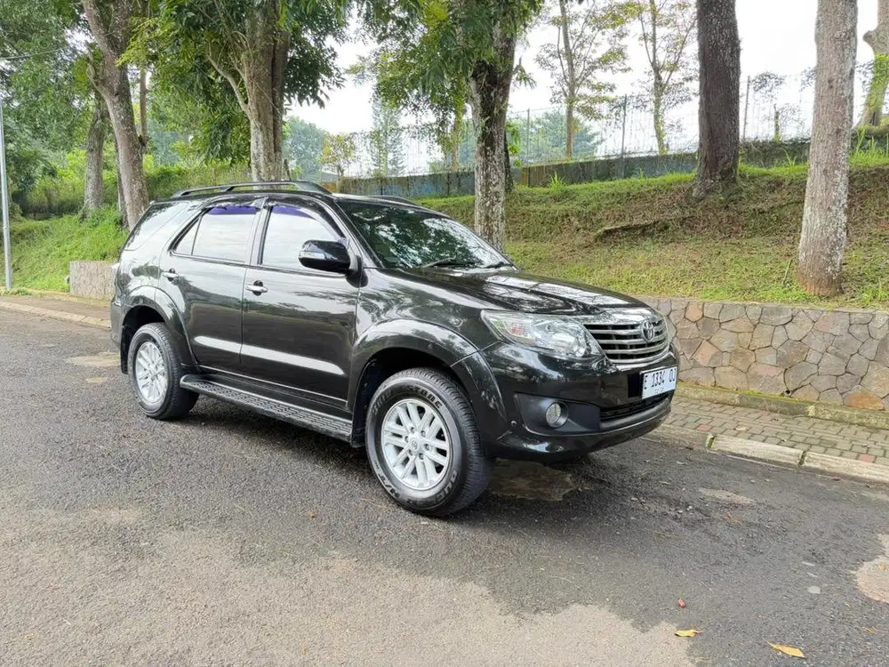 Mobil bekas Fortuner 2011 Solar