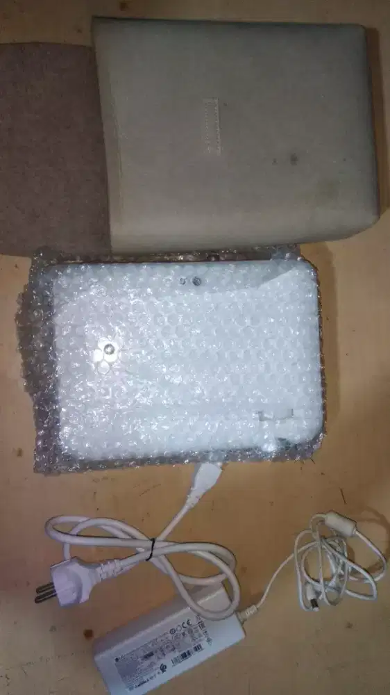 proyektor infokus merk lg pw 1000