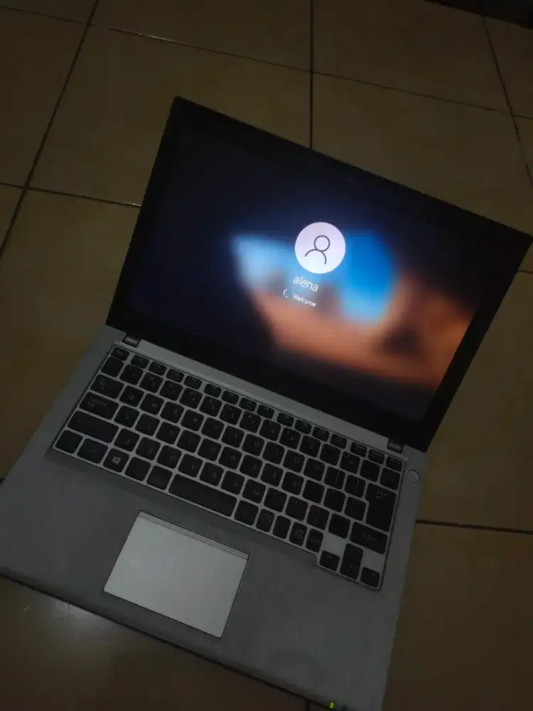 Laptop Nec Versapro 4/256GB SSD i3