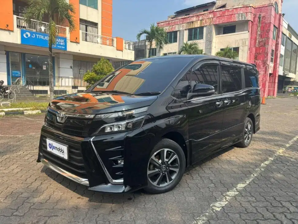 P MURAH - Toyota Voxy 2.0 Bensin AT 2020 Hitam