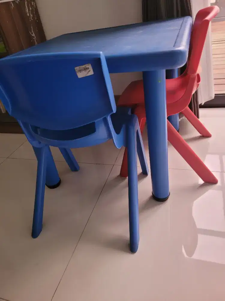 Meja belajar anak dan kursi belajar INFORMA