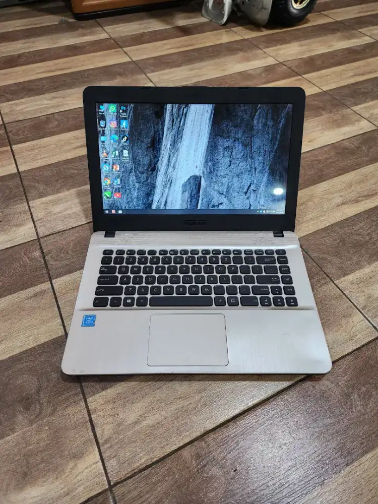 asus x441 celeron. 4gb. 128Gb ssd. garansi seumur hidup