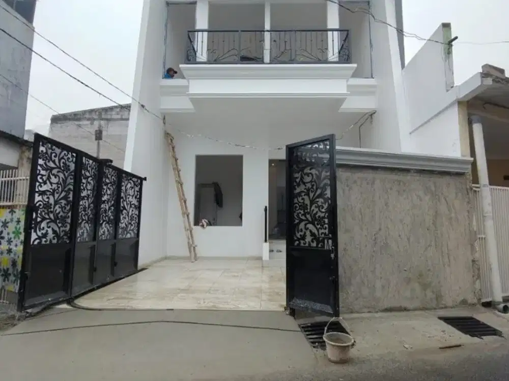 Rumah Baru Modern Klasik LT 84 di Kalisari Raya Cijantung Jakarta Timur