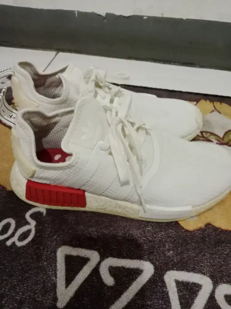 Sepatu Adidas NMD R1 white
