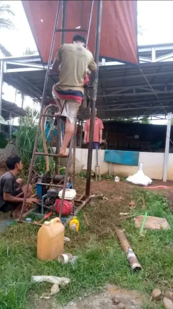 Tukang sumur air bersih