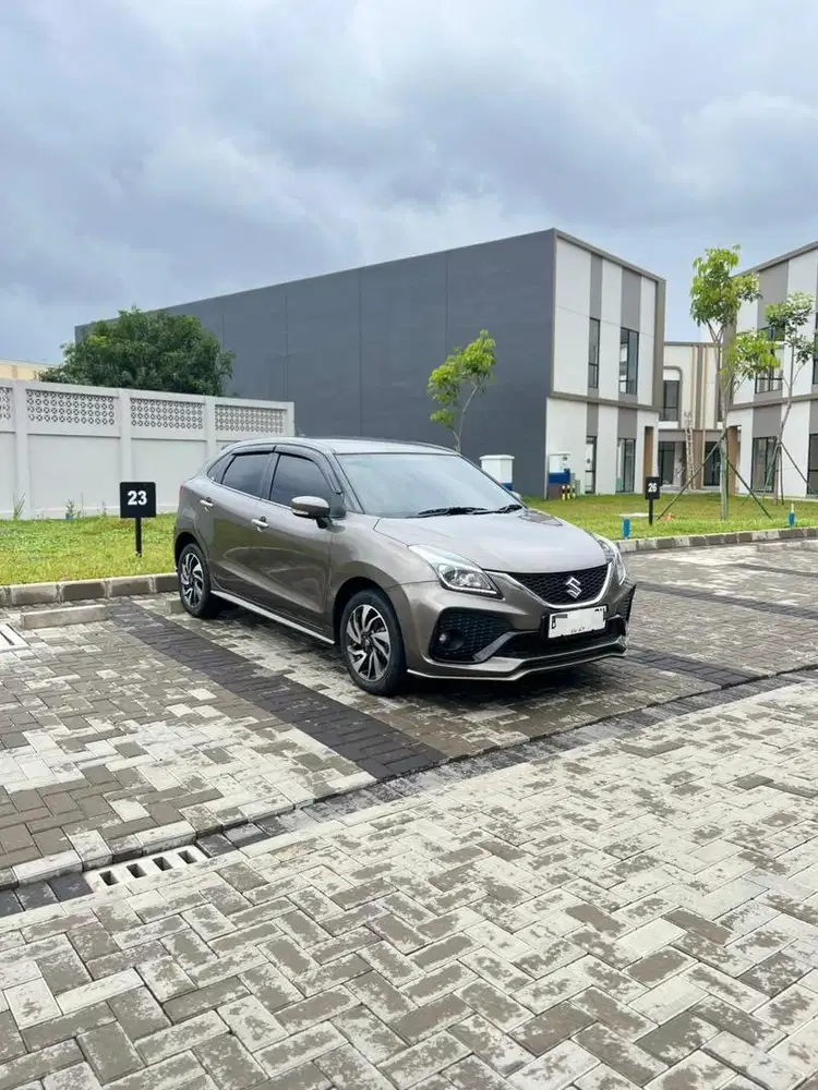 Suzuki Baleno Hatchback 2021 2022 Mulus Low KM Coklat Murah Berualitas