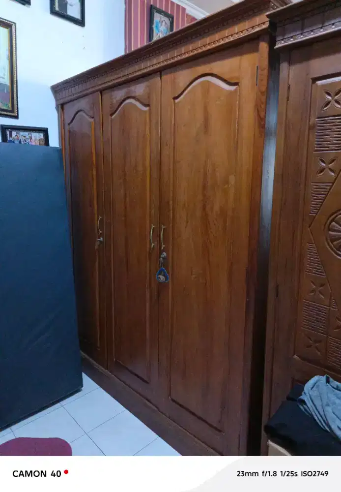 Lemari baju 3 pintu