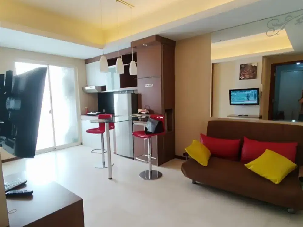 Dekat Central Park & Taman Anggrek, 2BR Royal Mediterania Garden Furnished Bagus, Fasilitas Kolam Renang & Kids Pool, Whirlpool, Sauna & Gym