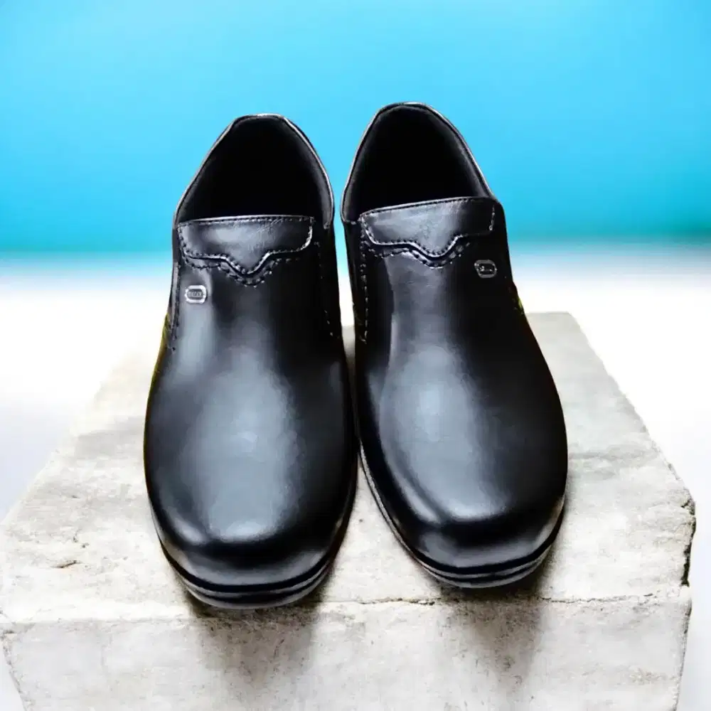 Sepatu slip on pria Bally full kulit asli