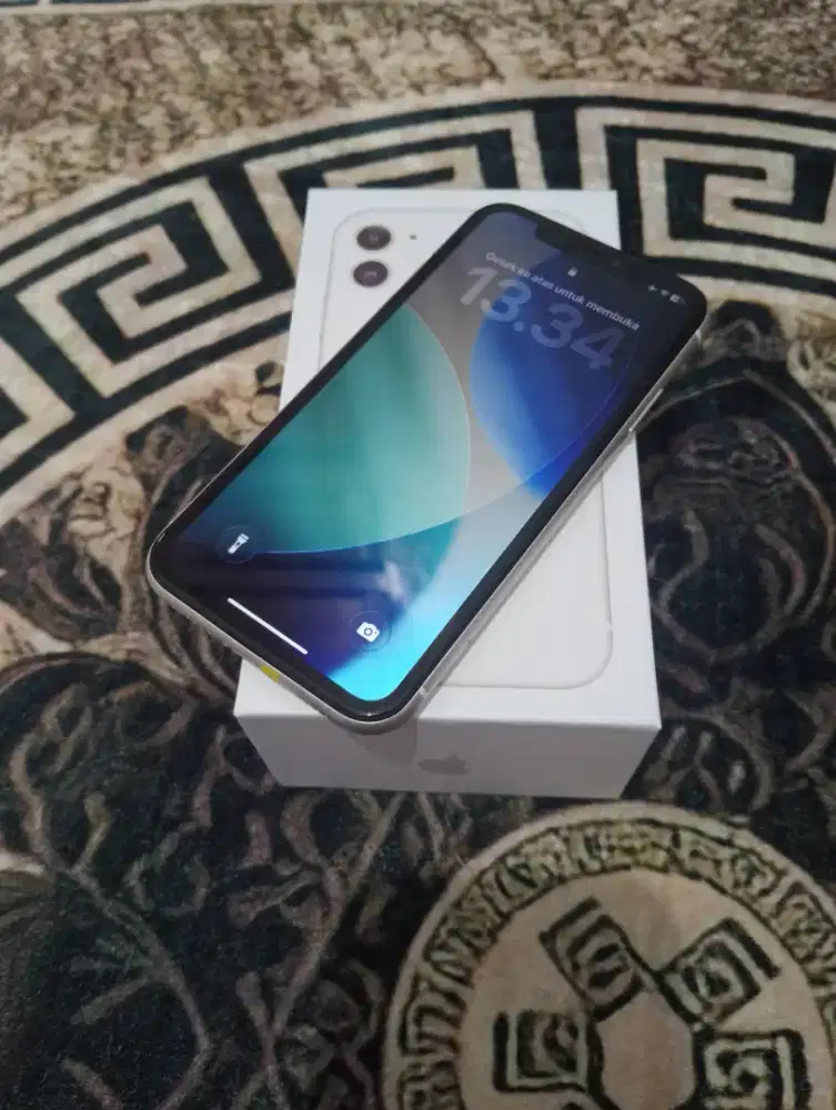 iPhone 11 white