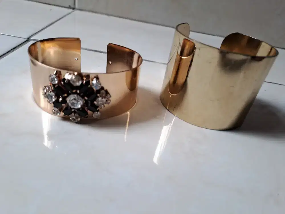 Gelang cantik nan mewah