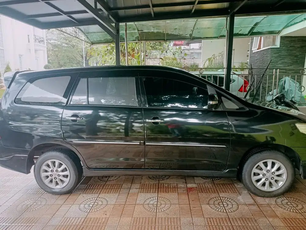 Toyota Kijang Innova 2012 Bensin