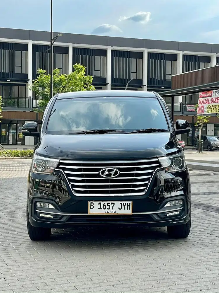 Mending ini Hyundai H1 H-1 Royale Diesel AT 2018 Hitam daripada Alphar