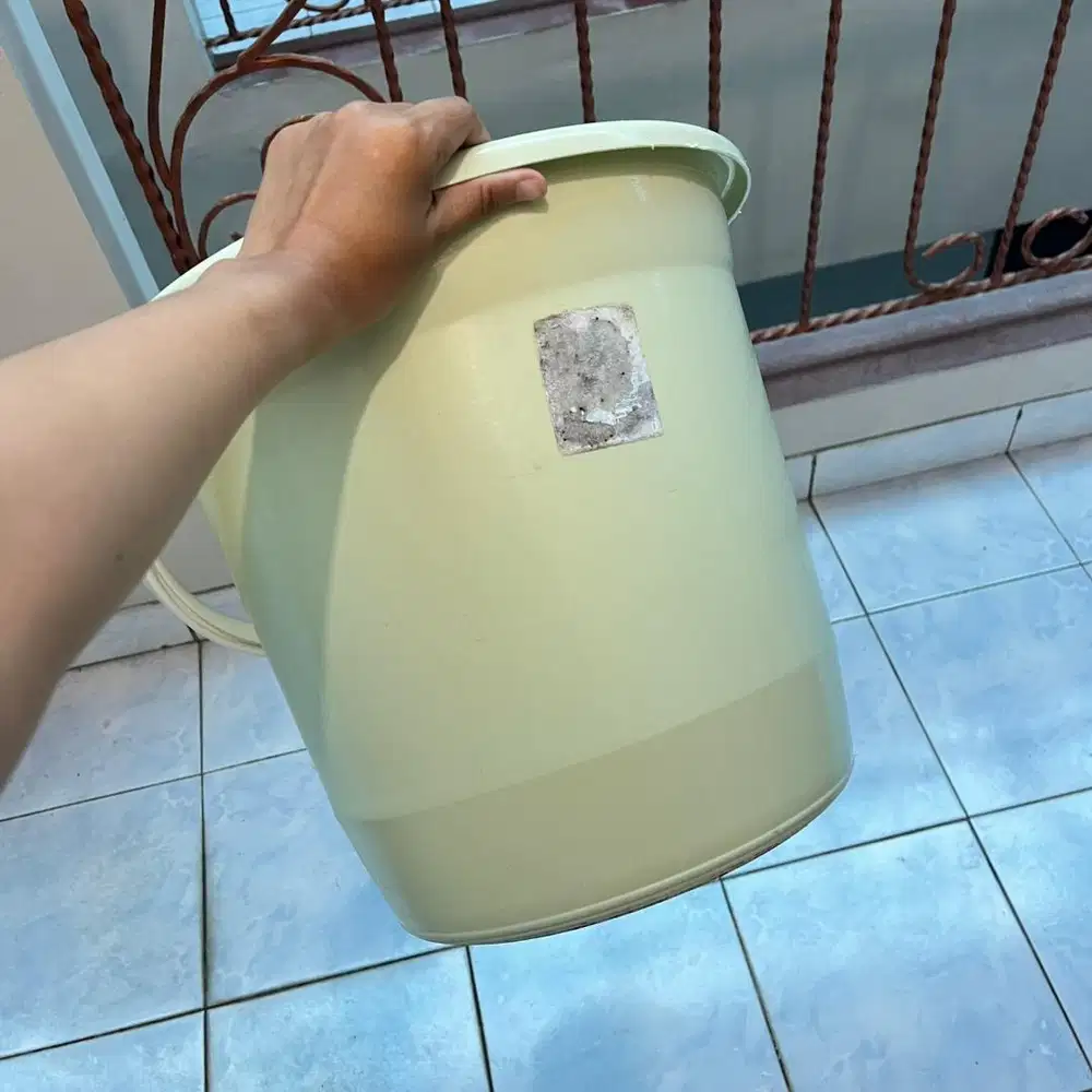 Ember 23Liter kuat tahan lama bekas / preloved