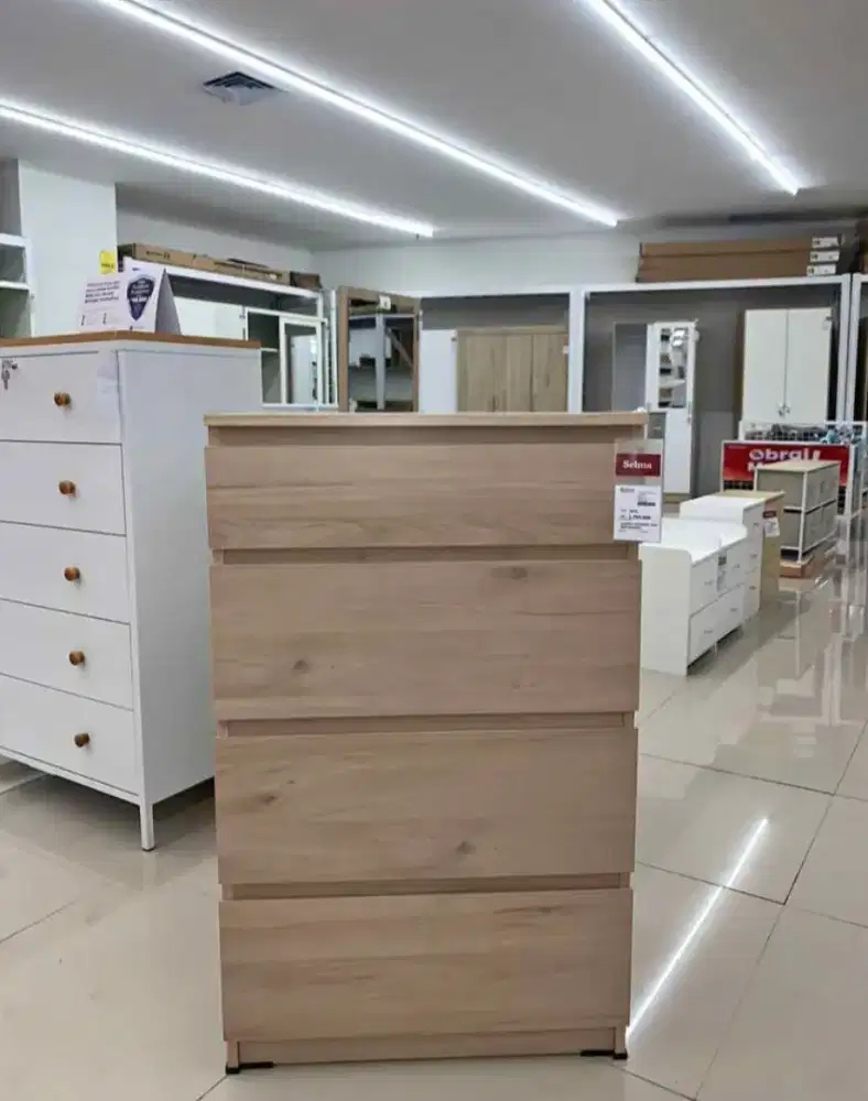 Laci pakaian 4 tingkat