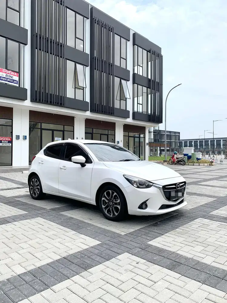 Mazda 2 R 2016 (putih)