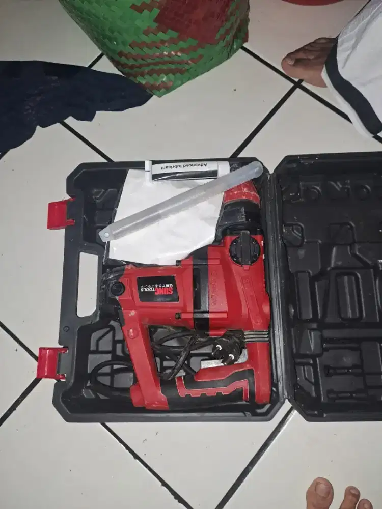 Mesin bor bobok beton dinding