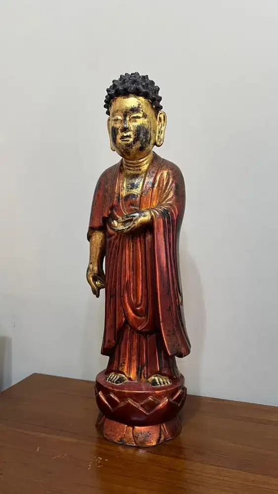 Patung Buddha Berdiri (Kayu) – Finishing Antik Elegan