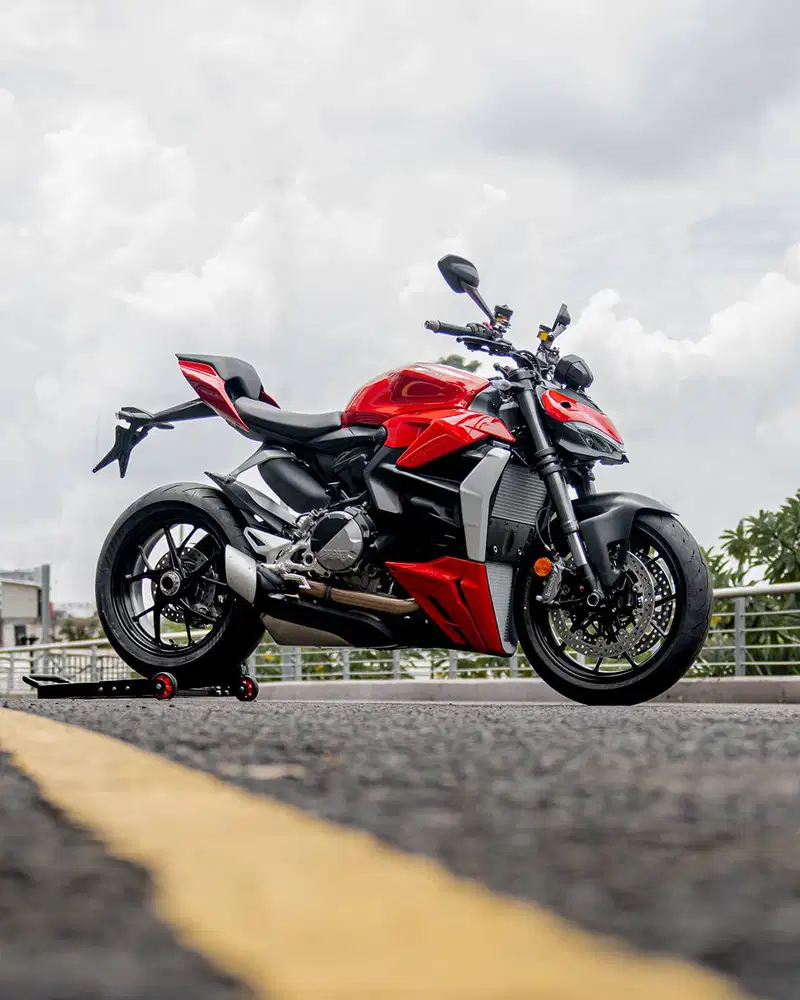 Ducati Streetfighter V2 2024