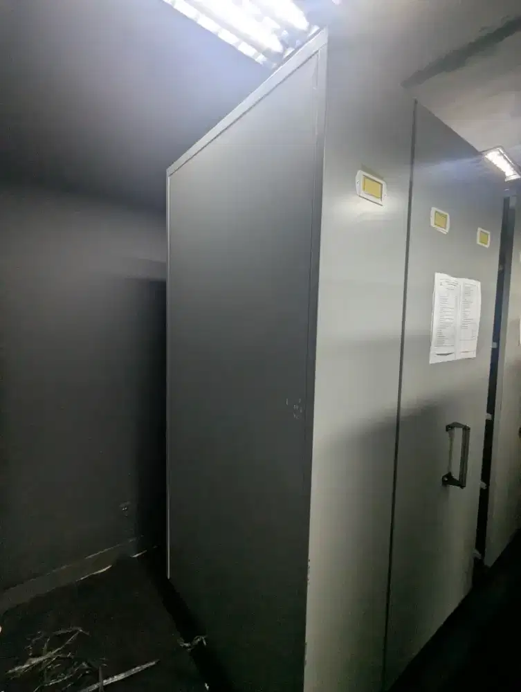 Lemari Arsip besi dorong 6 pintu