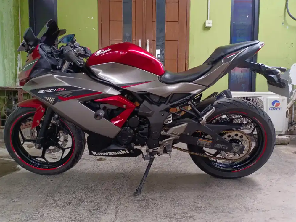 Kawasaki Ninja 250CC Mono fi Tahun 2019 MesinHalus JOZZ Siap tancapGas