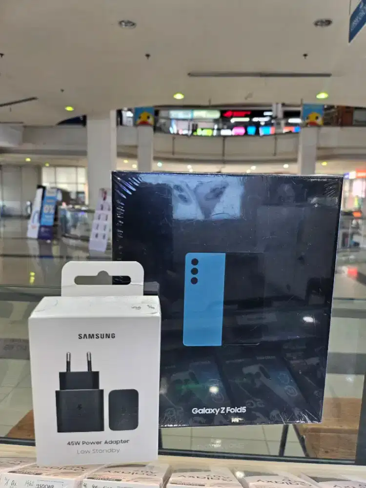 NEW SEGEL SAMSUNG Z FOLD 5 12/512