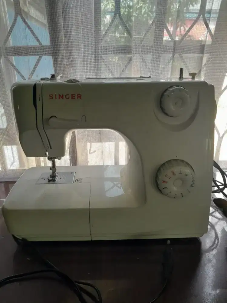 Mesin jahit portable Singer 8280