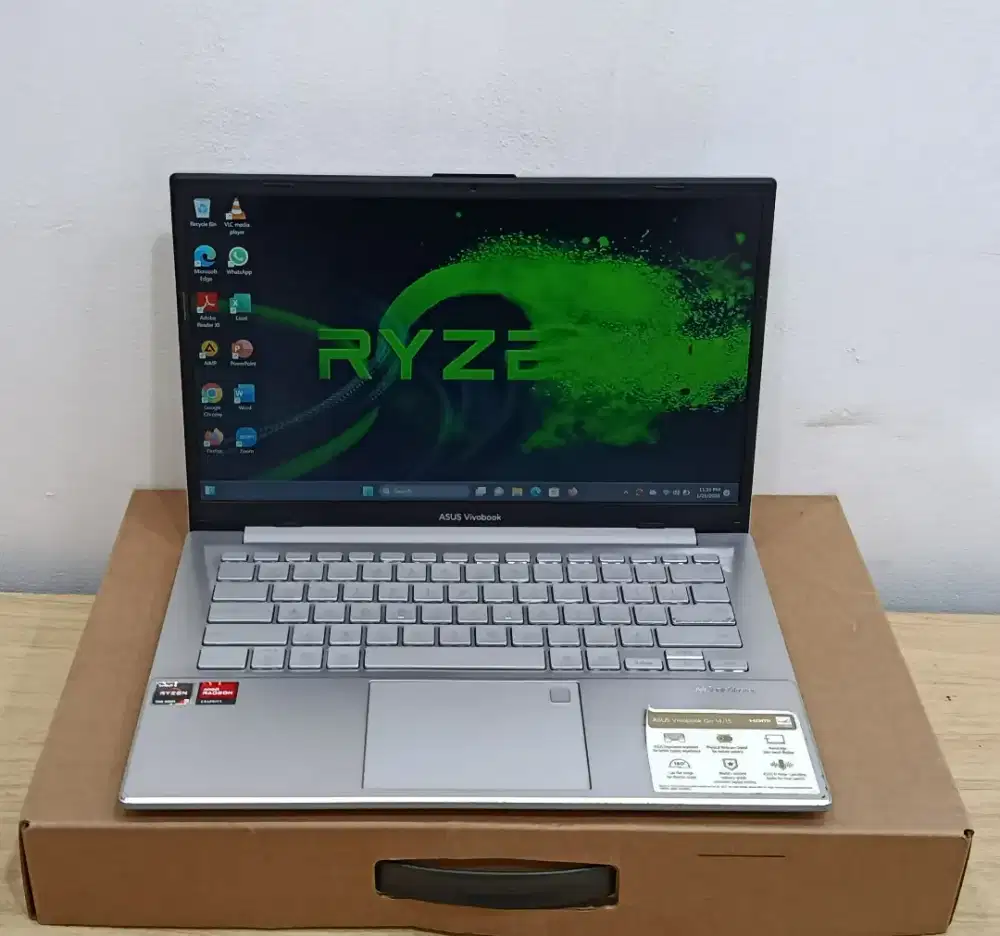 Asus Vivobook Go 14 E1404F/ AMD Ryzen 5 7520U/Ram 8GB/SSD 512GB