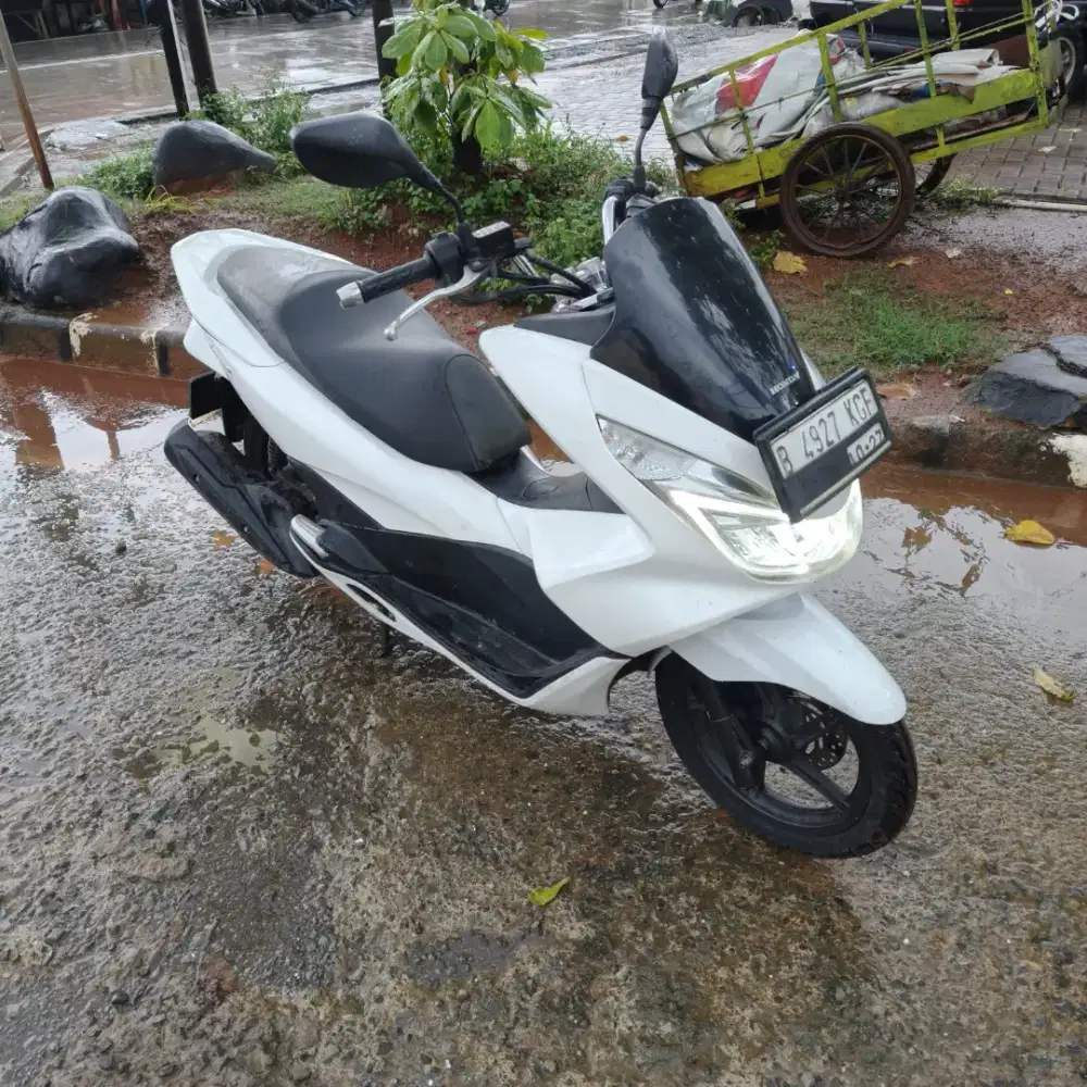 Honda PCX 150 CBU Built Up Tahun 2017 Pajak Hidup Mulus Rawatan
