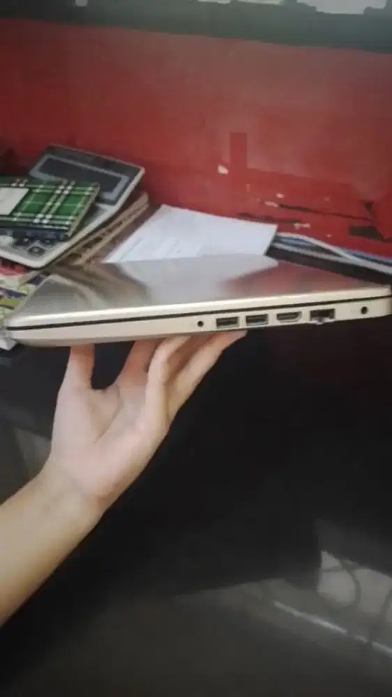 Jual cepat laptop.tas dan charger ada