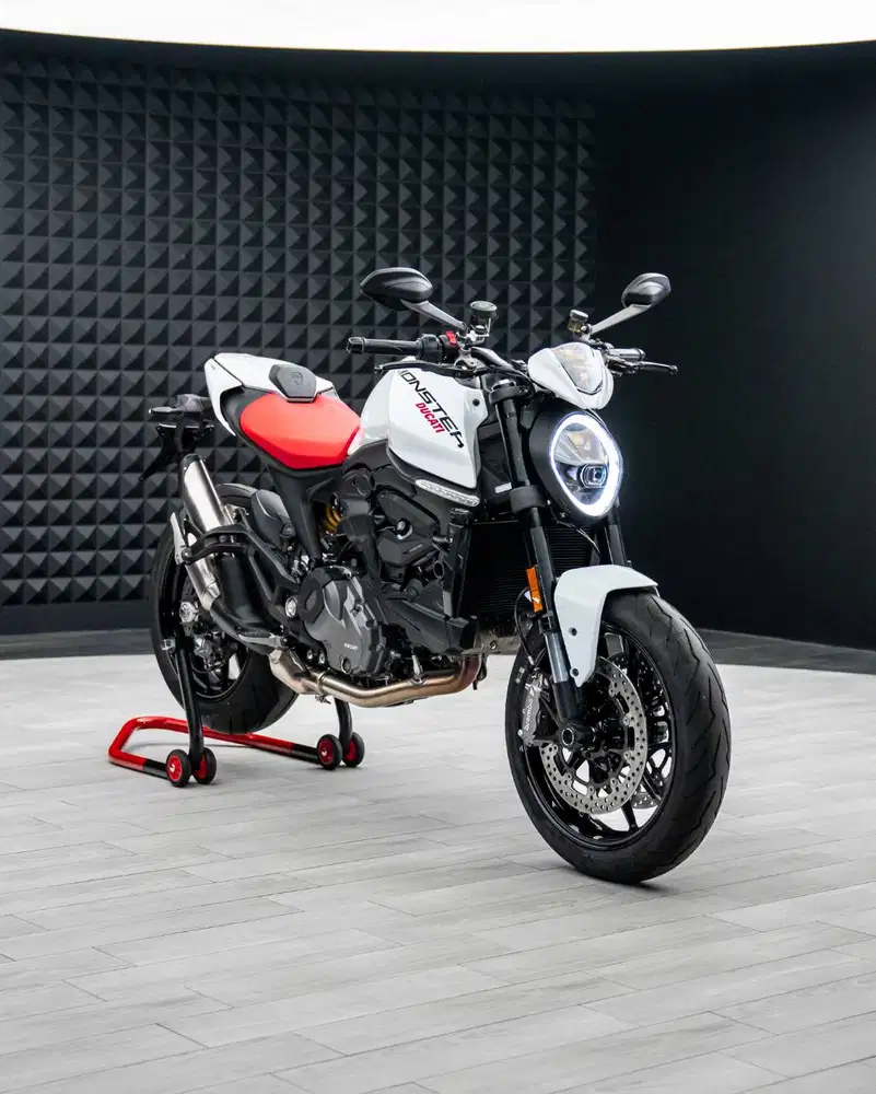 Ducati Monster Plus 937 2025