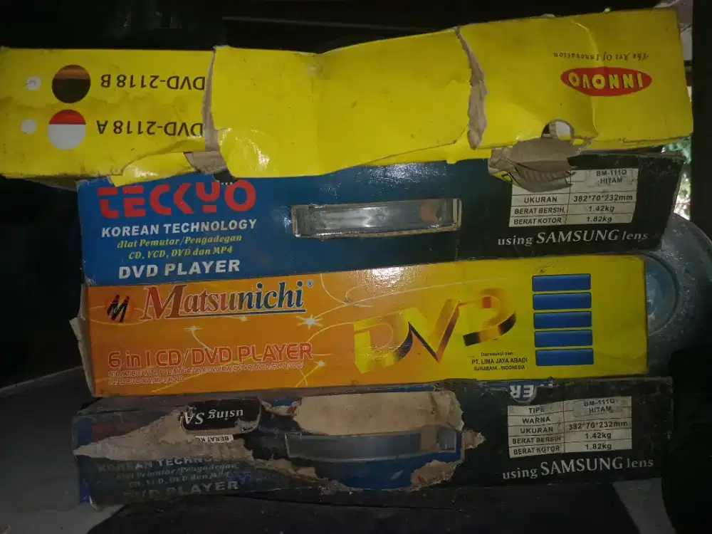 Dvd player macam2 merk ada 8 unit , normal