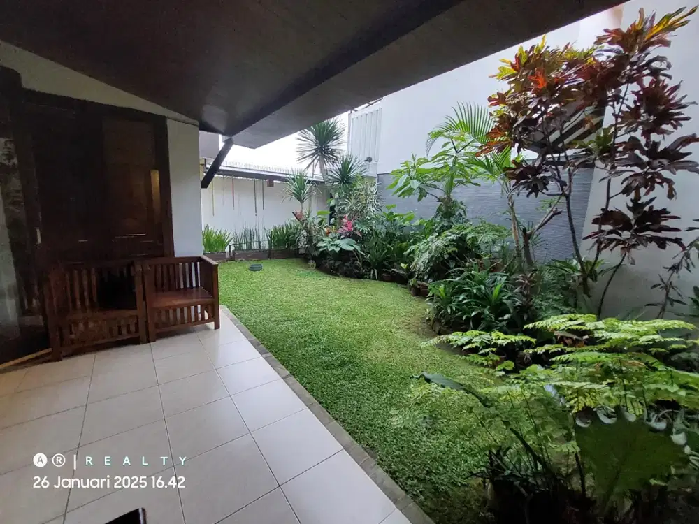 DIJUAL RUMAH MEWAH DESIGN ARSITEK DI CIGADUNG DAGO BANDUNG Harga Nego