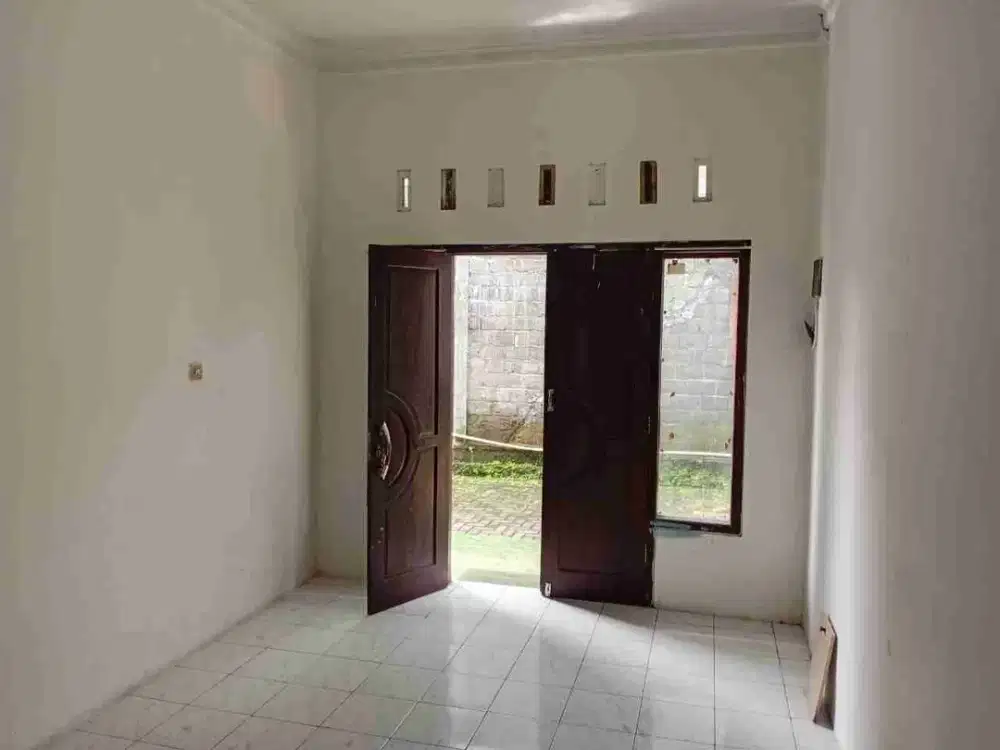 Disewakan rumah siap huni dekat RS Panti Rini dan Ukrim