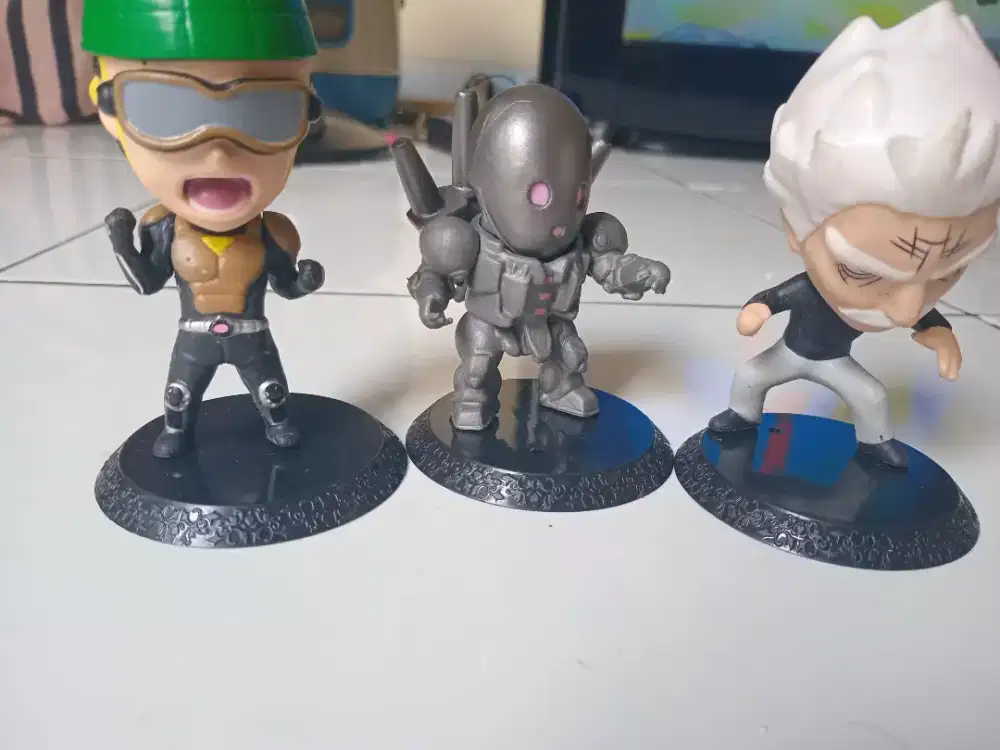 Action figure one punch man