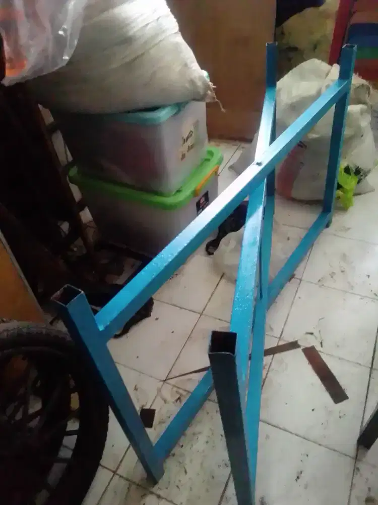 Dijual kaki meja nya..klo mau sama meja nya ada