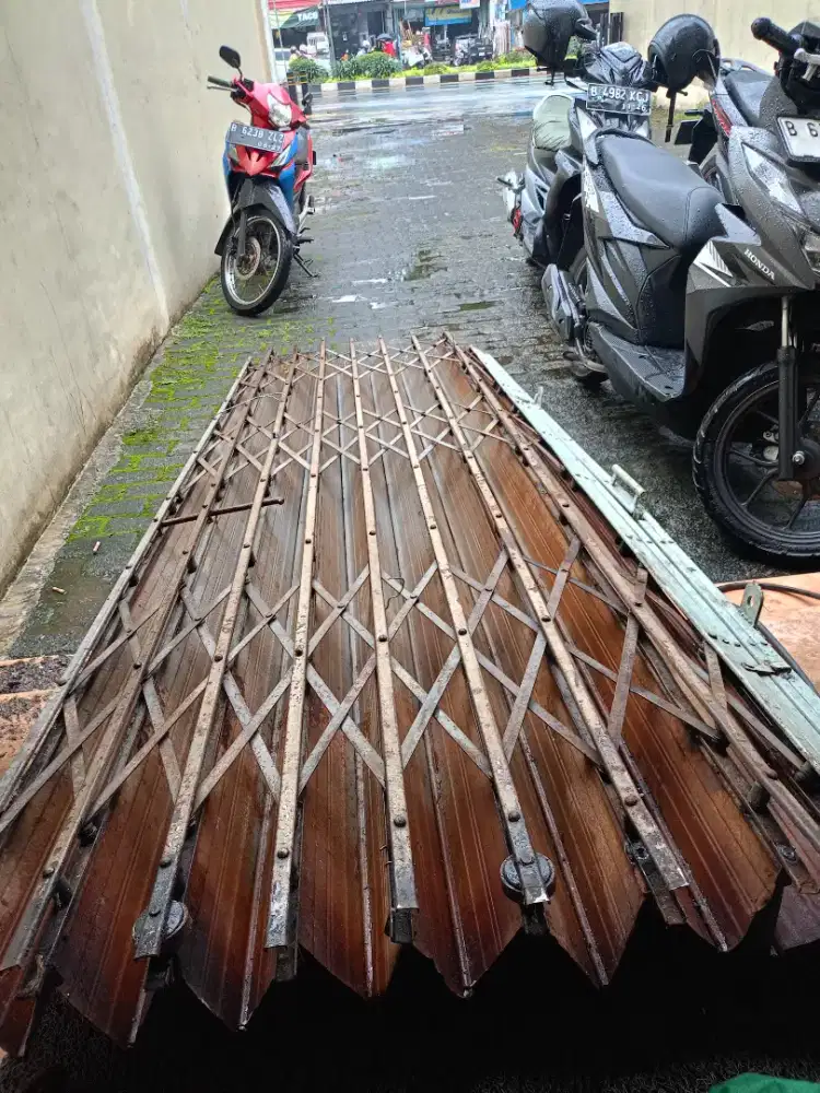 Ahli service rolling door jakarta timur