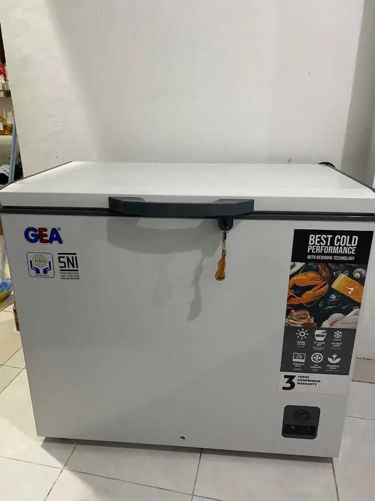 Dijual freezer GEA kapasitas 220L