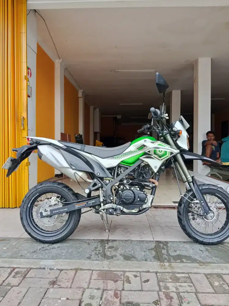 Kawasaki D-Tracker SE Supermoto 2017 KM 1000