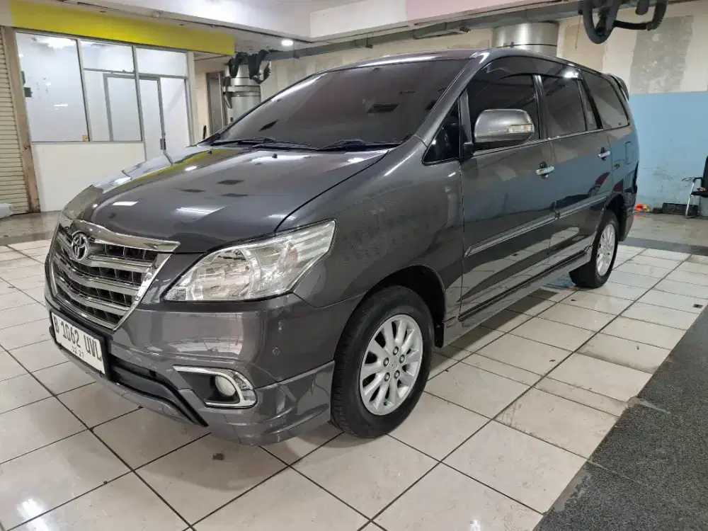 TOYOTA KIJANG INNOVA BENSIN 2.0 V LUXURY ( CAPTAIN SEAT ) 2014