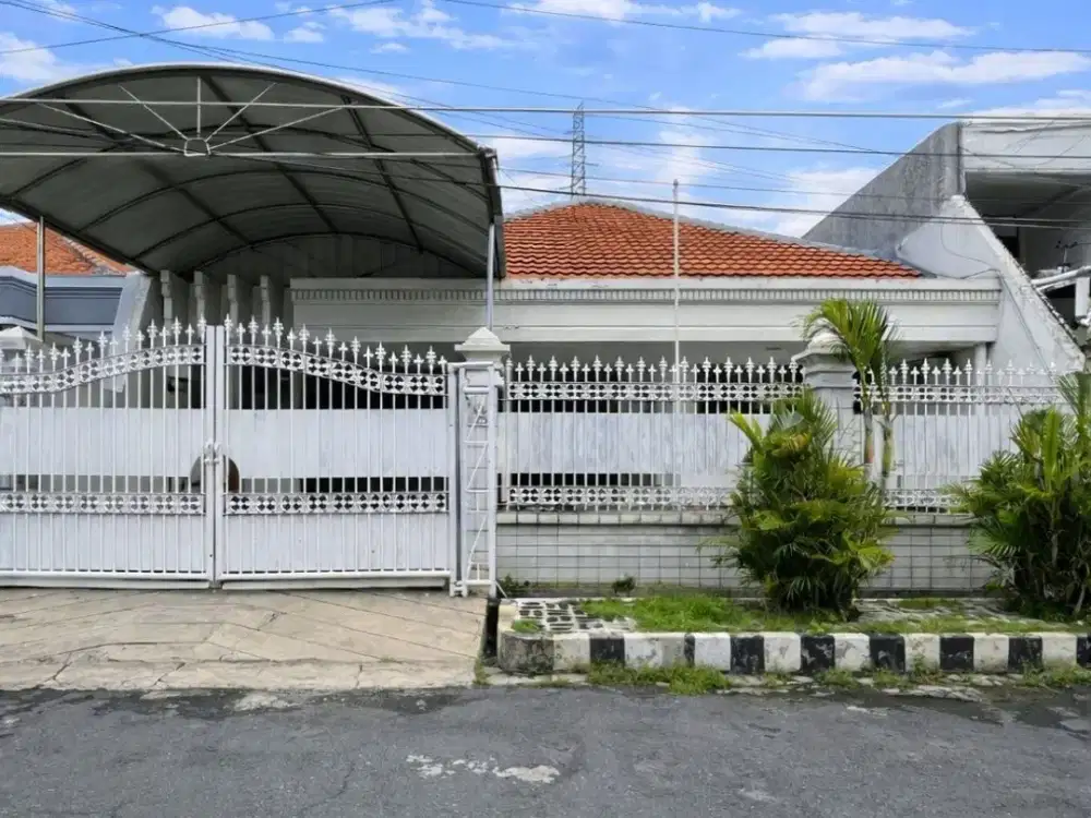 Rumah Dharmahusada Indah Barat Strategis • Siap Huni • Carport