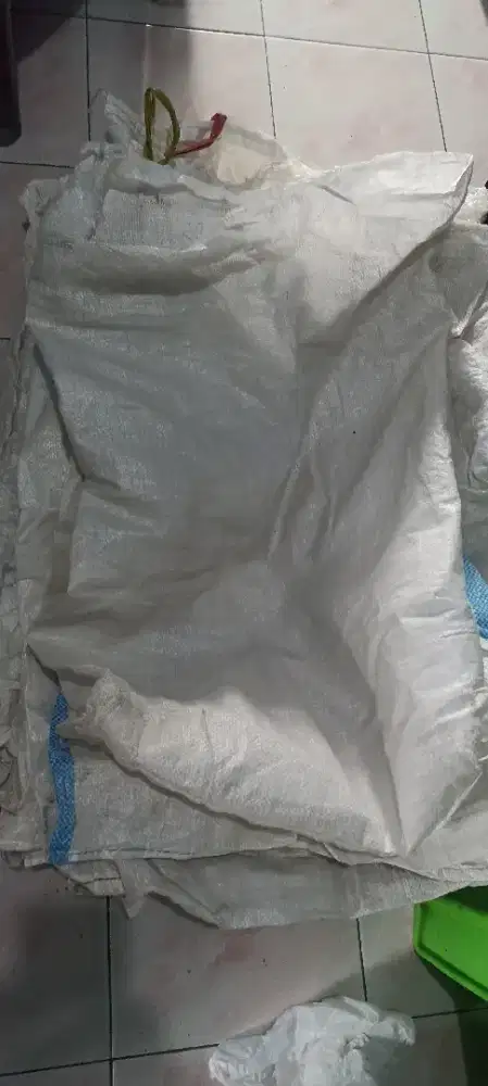 Karung bekas deltasari waru