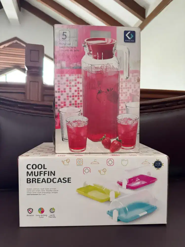 Tempat roti dan pitcher set