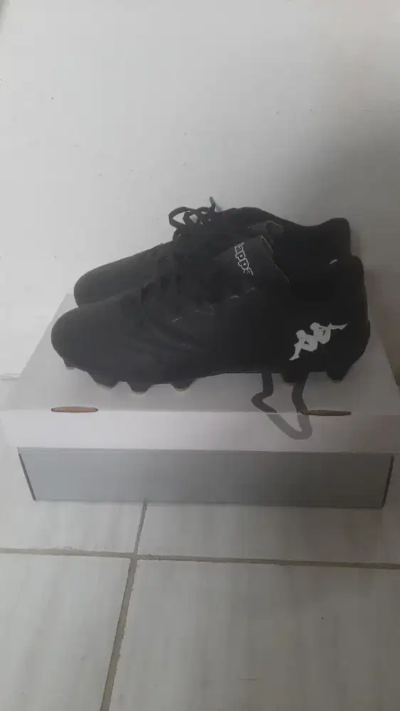 Sepatu bola kappa bekas