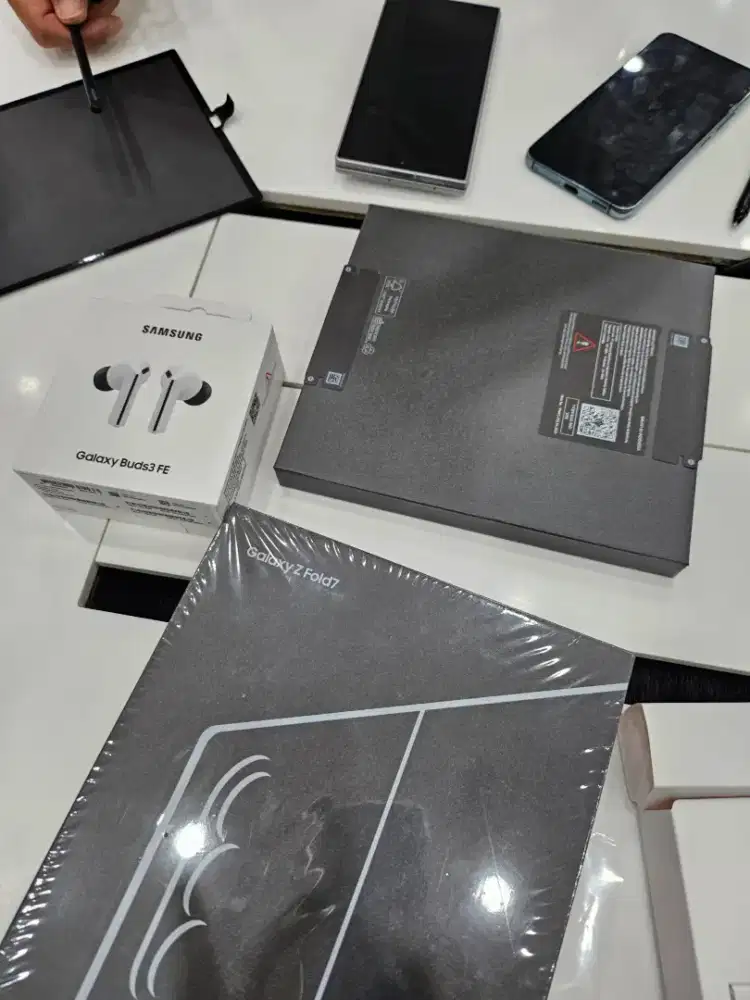 PROMO FOLD 7 GRATISS BUDS 3 FE CICILAN 0% SAMPAI 24 BULAN