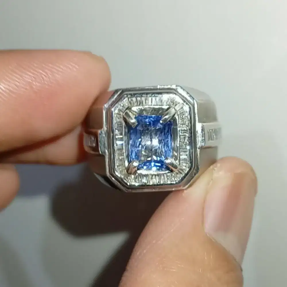 Ring Handmade Tabur BerrIian Natural Blue Sapphire Sri Lanka 1.97 ct